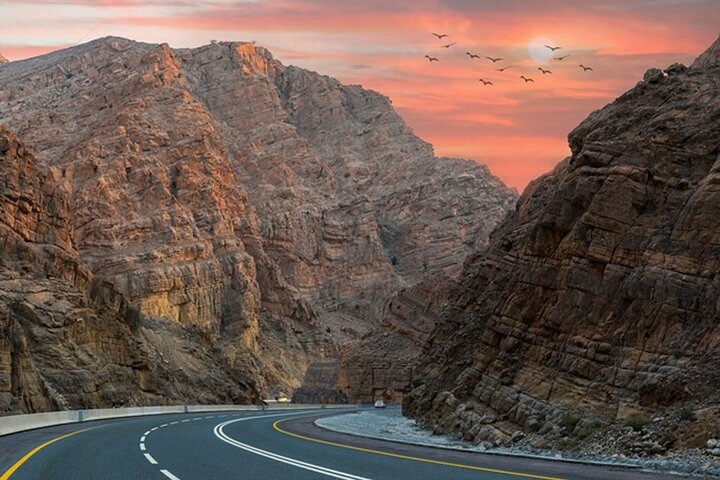 Experience the stunning landscapes of the UAE on a day trip exploring the lesser-known emirates. Majestic mountains and winding roads await perfect for eager adventurers.
